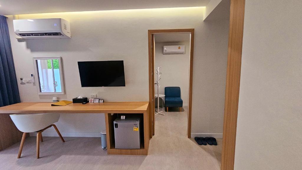ARENICE Boutique Hotel的电视和/或娱乐中心