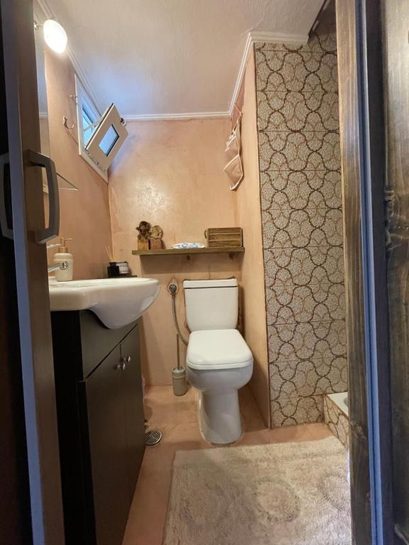 Luna's Sea View & City Center Apartment - 8