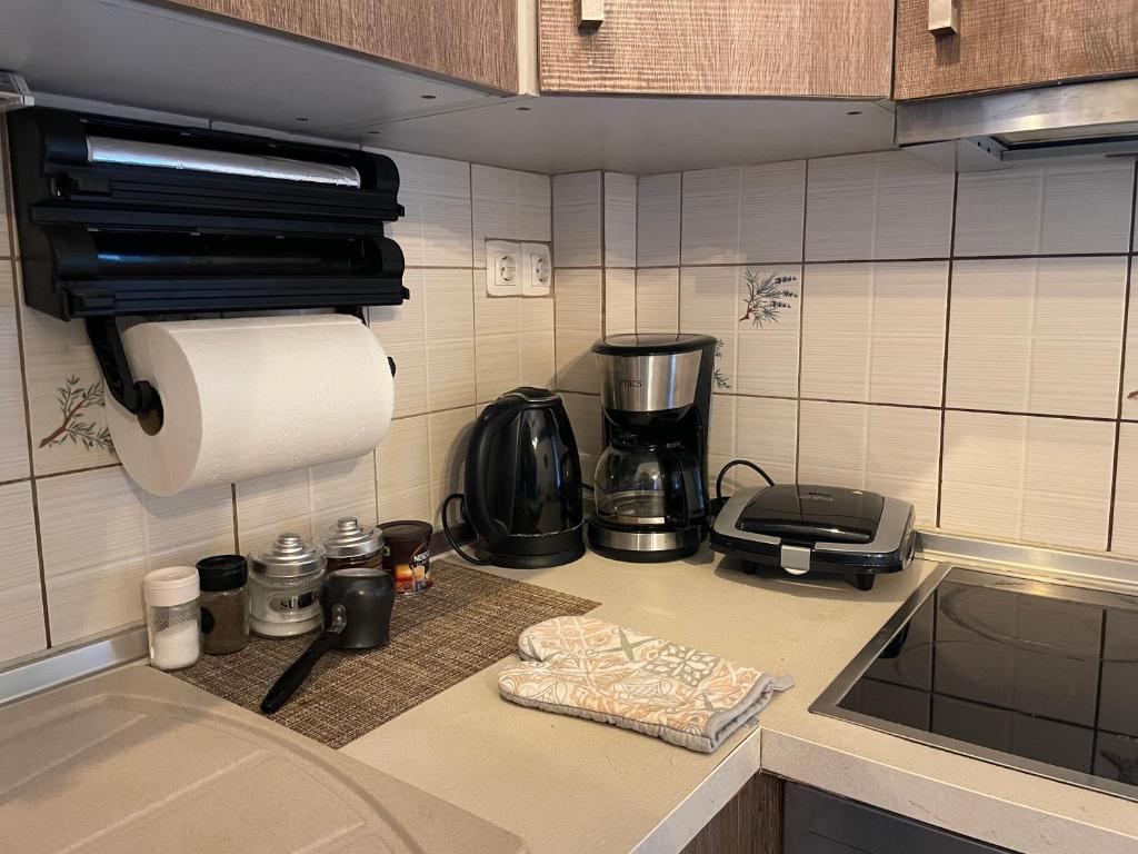 Luna's Sea View & City Center Apartment - 11