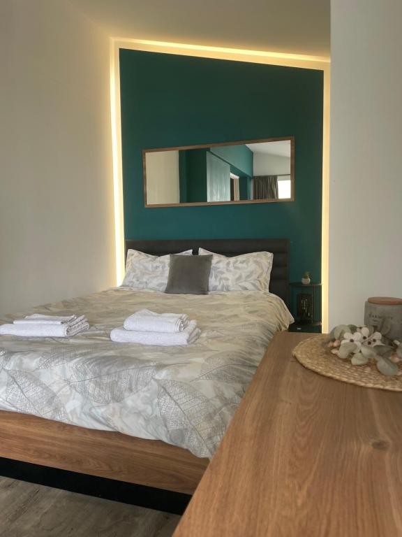 Luna's Sea View & City Center Apartment - 5