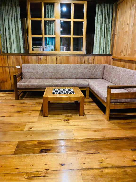 Posezení v ubytování Guayabo Hostal Mindo