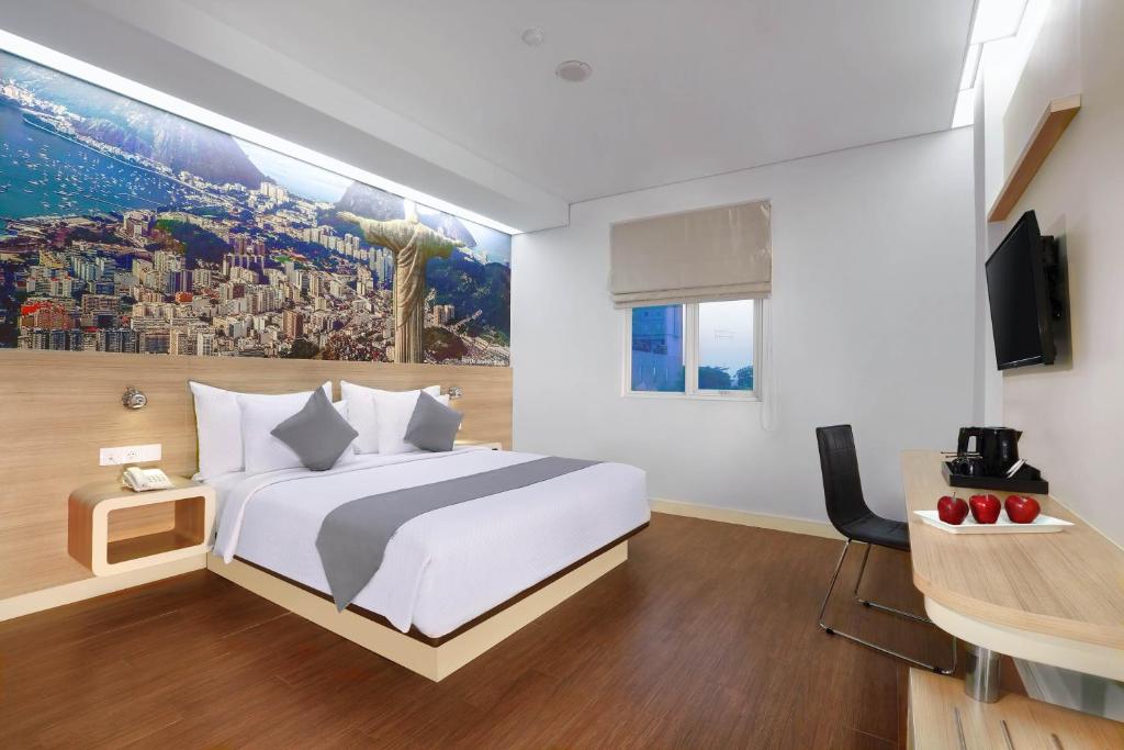 A bed or beds in a room at Hotel Neo Gubeng by ASTON