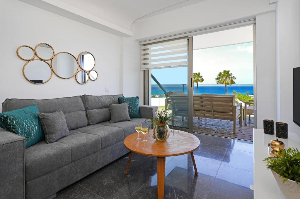 Posezení v ubytování Jenny - Beachfront Apartment