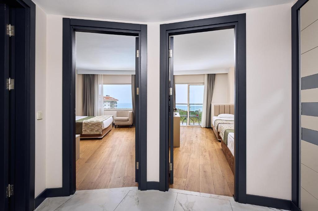 Seaden Sea World Resort & Spa - Family Room With Sea View