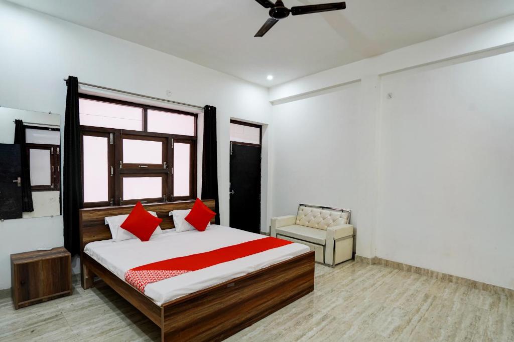 Cama o camas de una habitación en OYO Flagship Nakshatram Palace