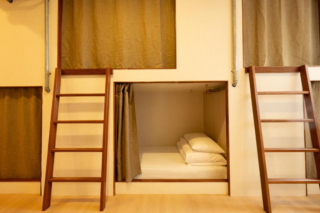Postel nebo postele na pokoji v ubytování Cat Tail Pocket Inn