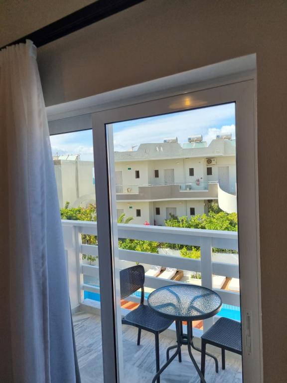 Eloque Simple living space - 1