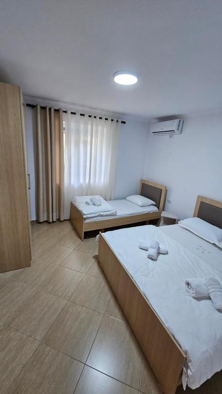 Aliaj's Guest House - Familienzimmer