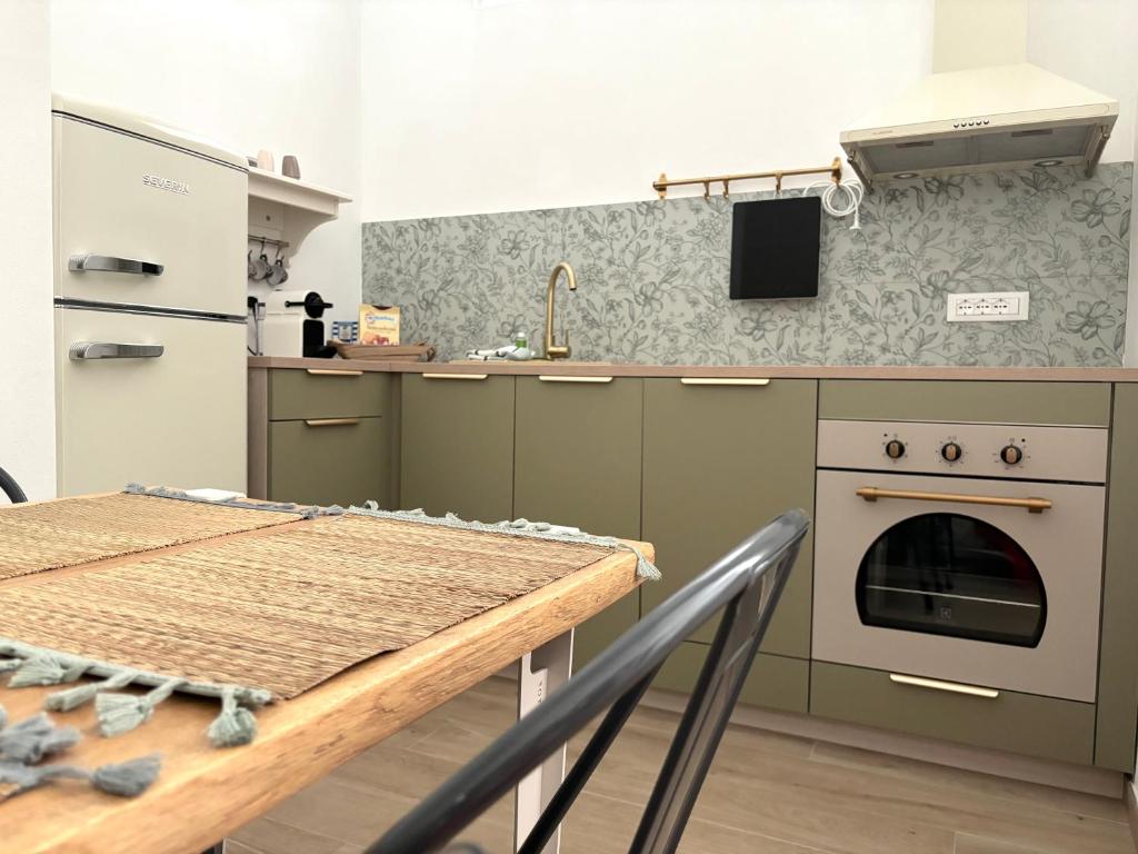 a kitchen with a table and a stove and an oven at Casa verde in Ventimiglia