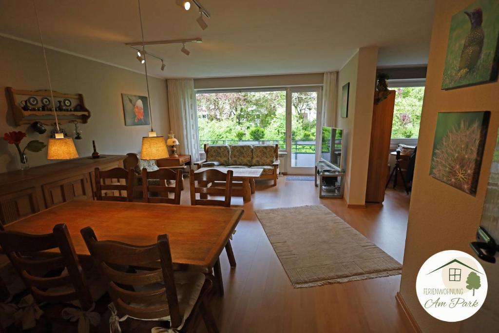 Posezení v ubytování Großzügige Wohnung am Comberg-Park