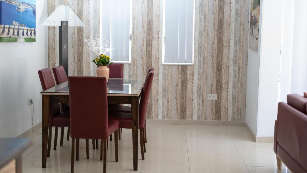 Posezení v ubytování Apartament in Ta' Xbiex 3BR- 3 min Yatch Marina