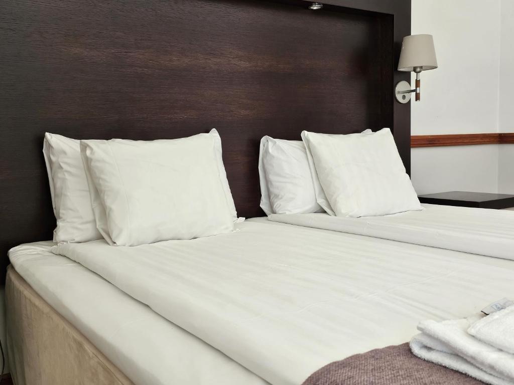 Postel nebo postele na pokoji v ubytování Hotel Skansen