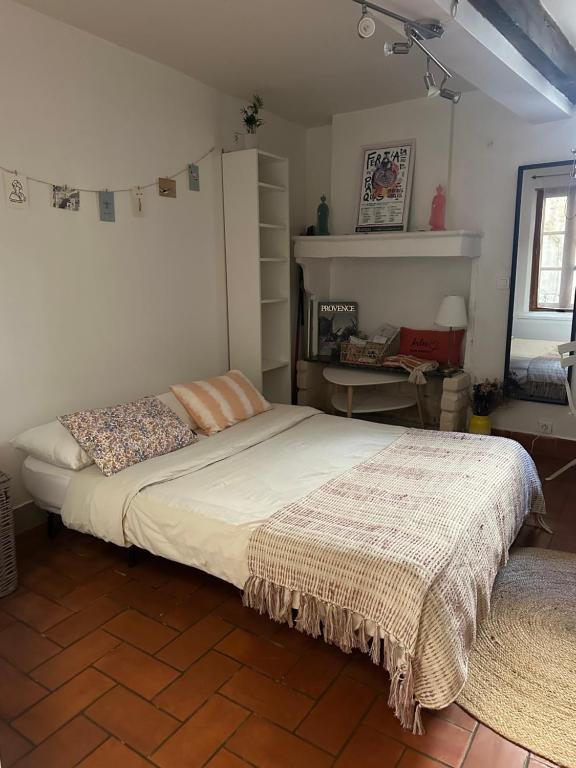 Krevet ili kreveti u jedinici u okviru objekta Studio Arènes Arles