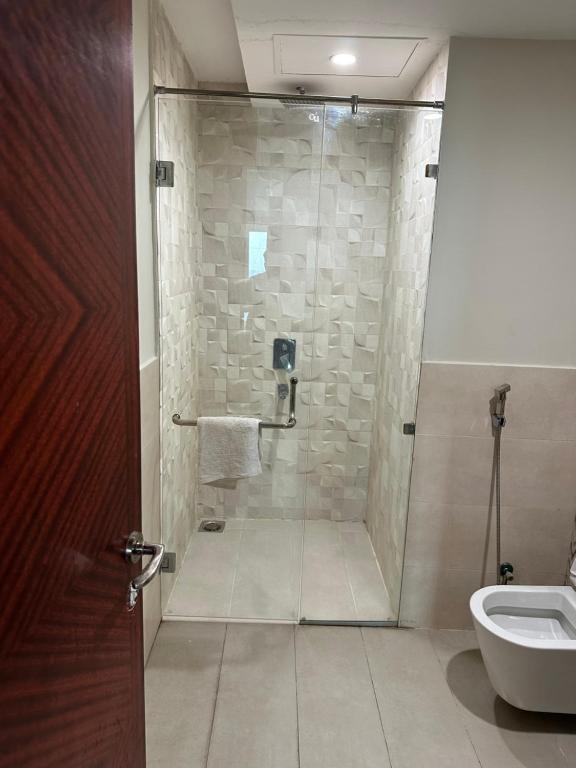 Kupatilo u objektu Gold Crest Two Bed service Apartments