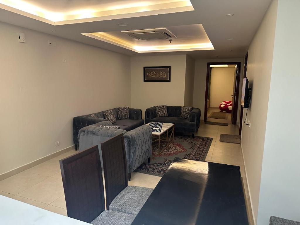 Prostor za sedenje u objektu Gold Crest Two Bed service Apartments