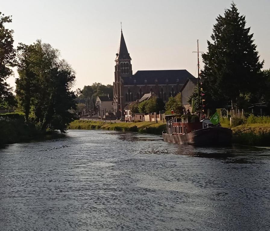 Aux 10 Ponts - Gîte aux abords du fleuve La Somme - La mer à 30 min - La nuit pour 6 voyageurs - Housity