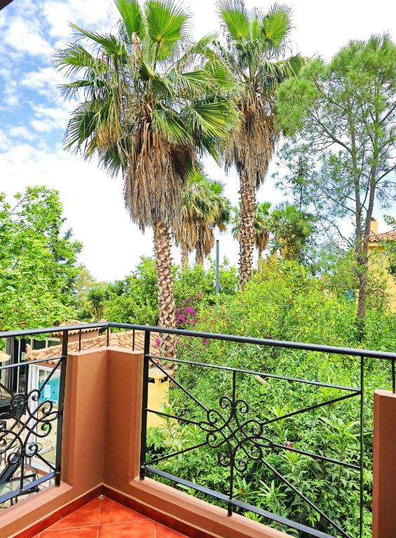 Balkón nebo terasa v ubytování Okeanis Apartments & Suites Adults Only