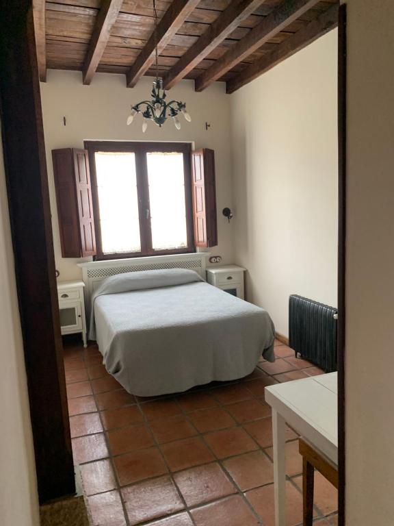 A bed or beds in a room at Posada El Jardin de Angela