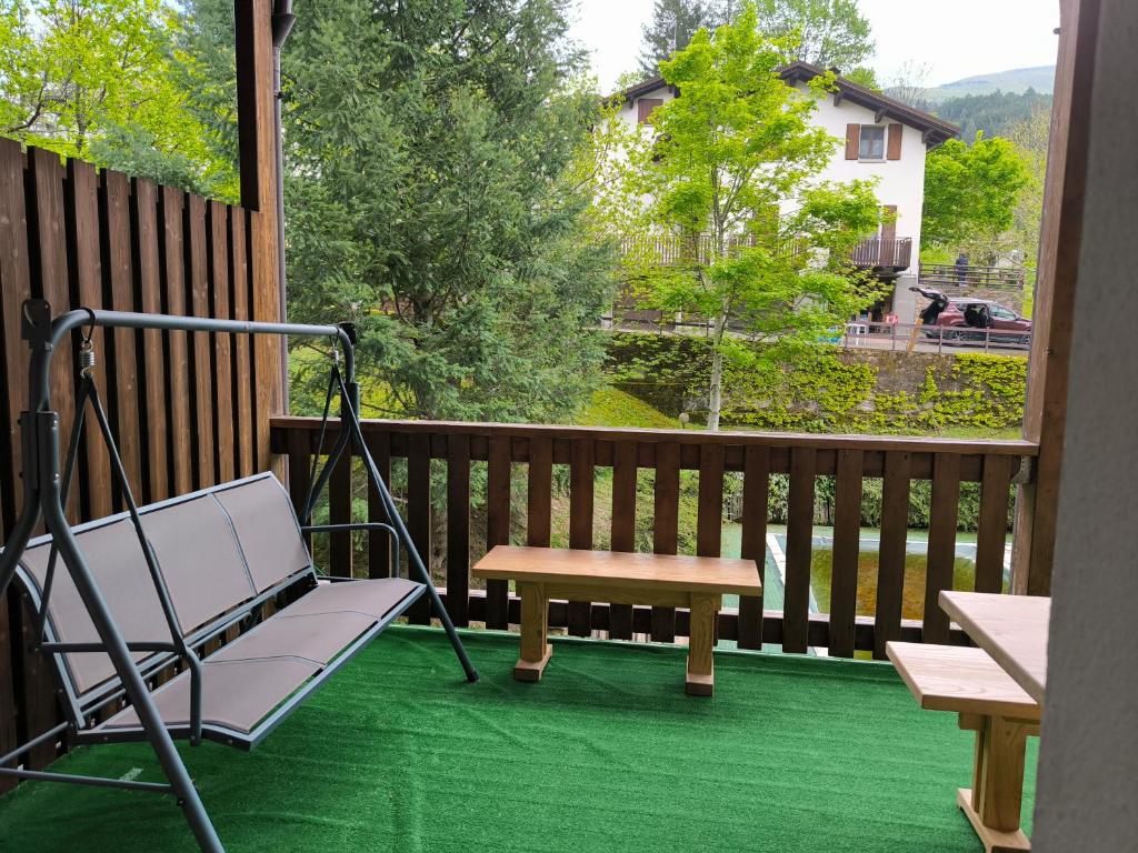 Zdjęcie z galerii obiektu Bilocale Gran Chalet Montecreto w mieście Montecreto