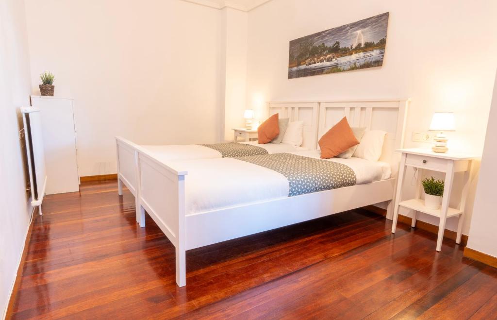 Alai II ONGI ETORRI - Three-Bedroom Apartment
