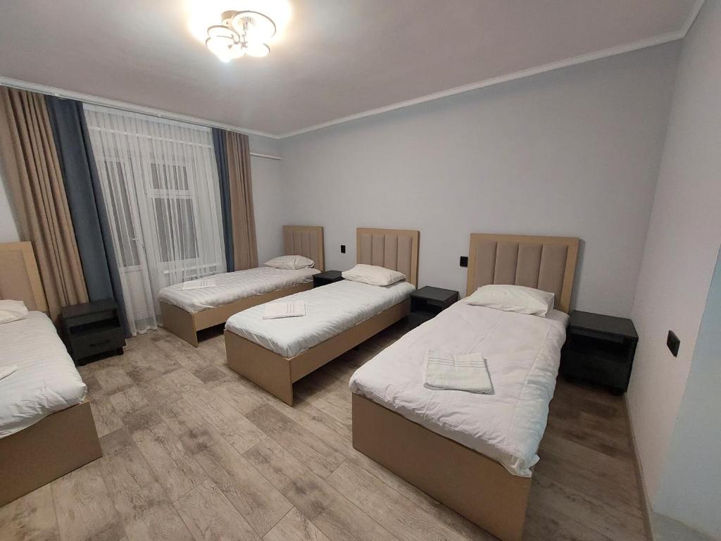 Postel nebo postele na pokoji v ubytování Bagysh Hotel