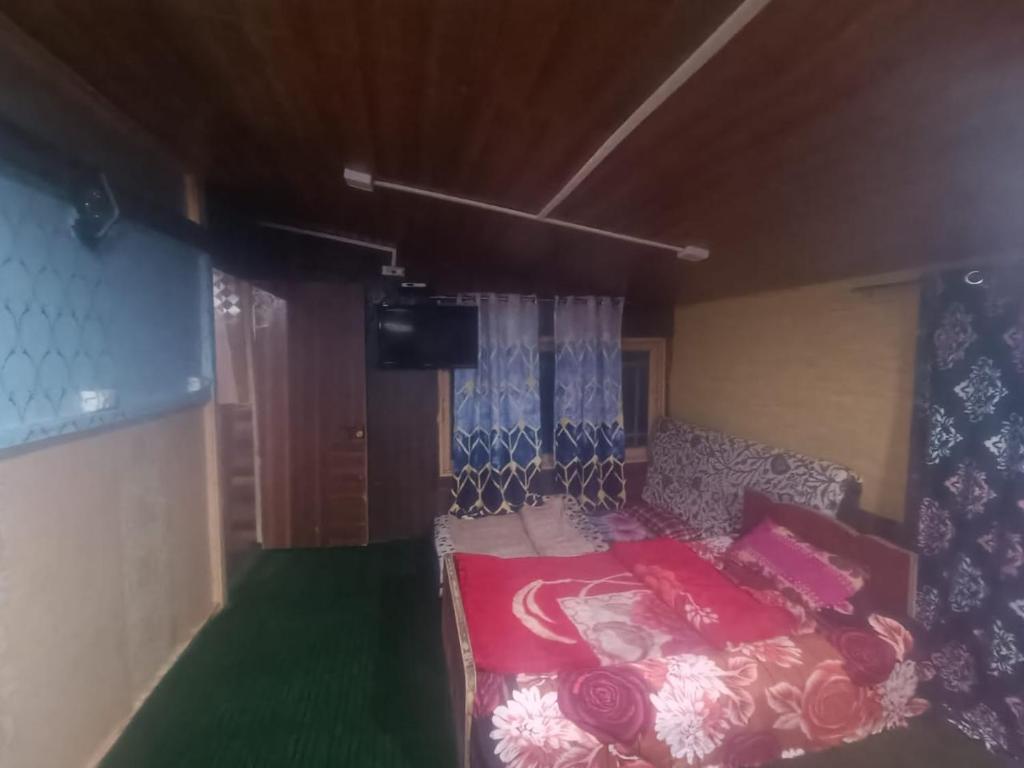 Postel nebo postele na pokoji v ubytování Shamus Javed Homestay