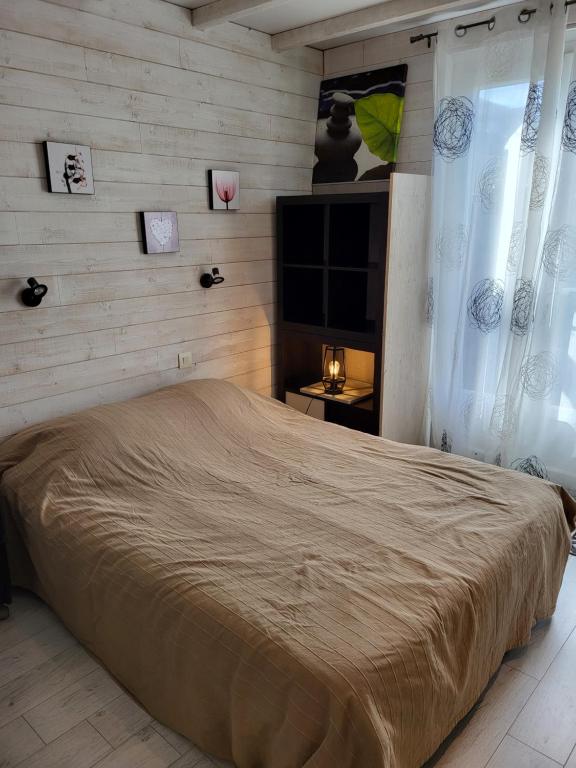 Postel nebo postele na pokoji v ubytování De la mer