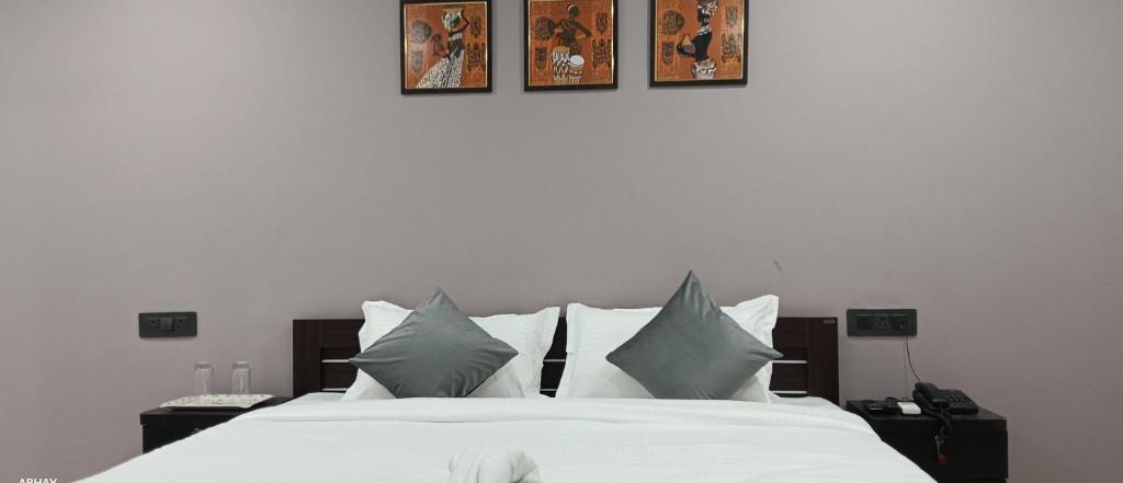Postel nebo postele na pokoji v ubytování Hotel Black Grapes Inn