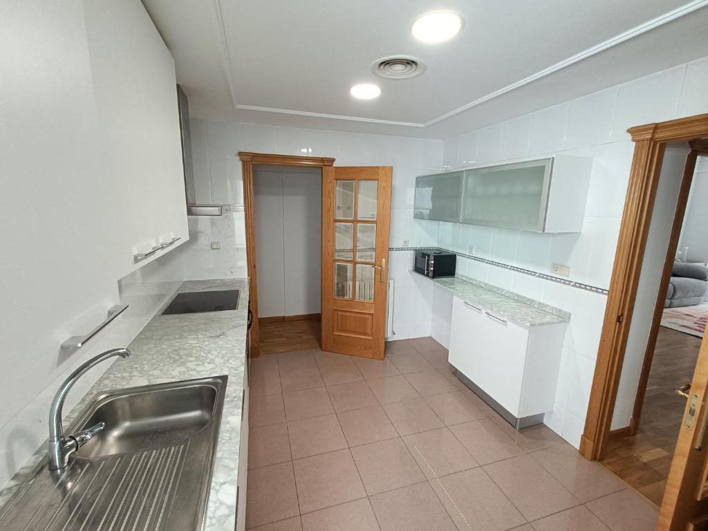 Piso en pleno centro de Albacete con garaje - Appartement 3 Chambres