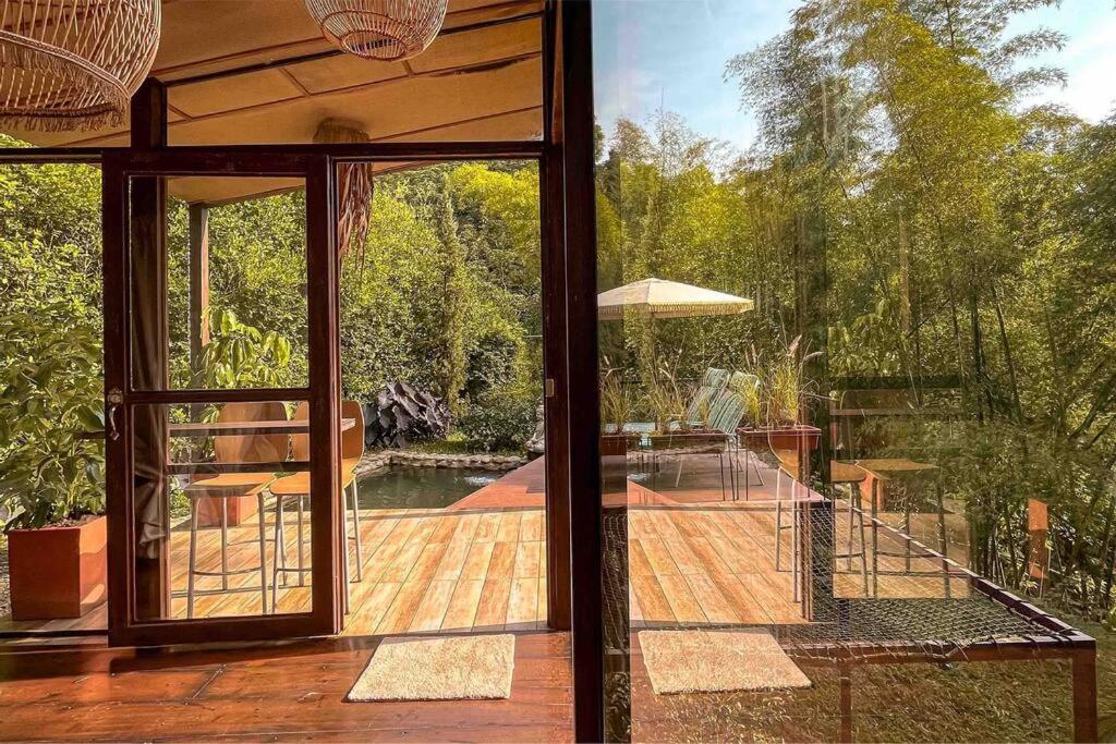 A garden outside Intrepido Glamping