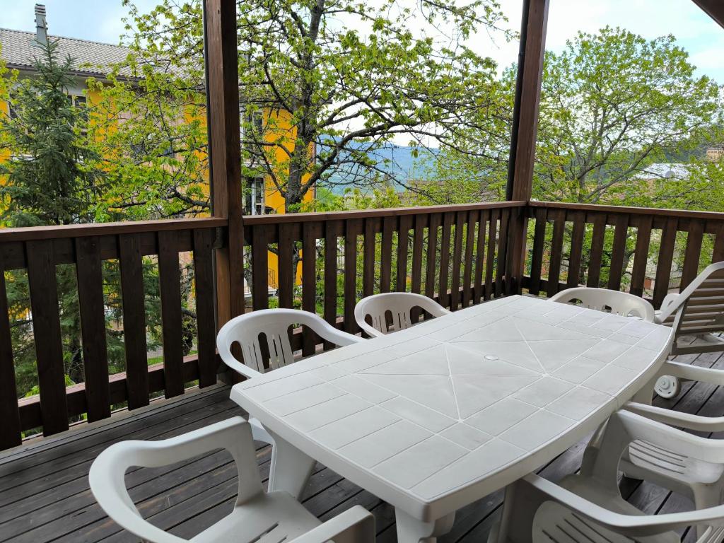 Zdjęcie z galerii obiektu Bilocale Gran Chalet Montecreto w mieście Montecreto
