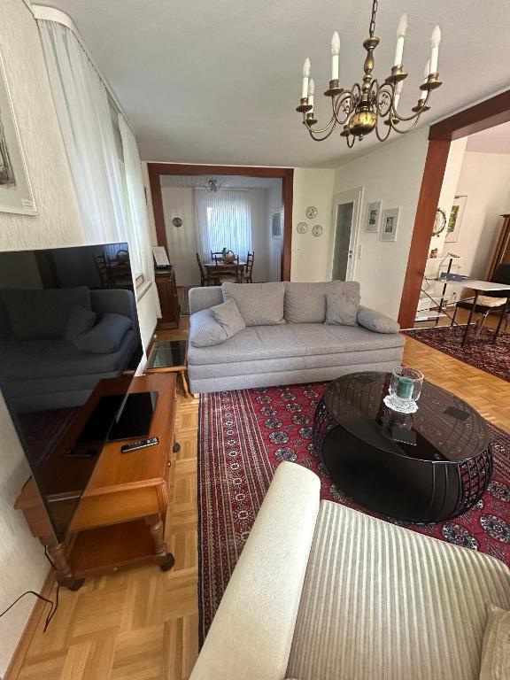 Ein Sitzbereich in der Unterkunft Eichendorff Garten Apartment, zentrumsnah, in direkter Nähe zur Universität