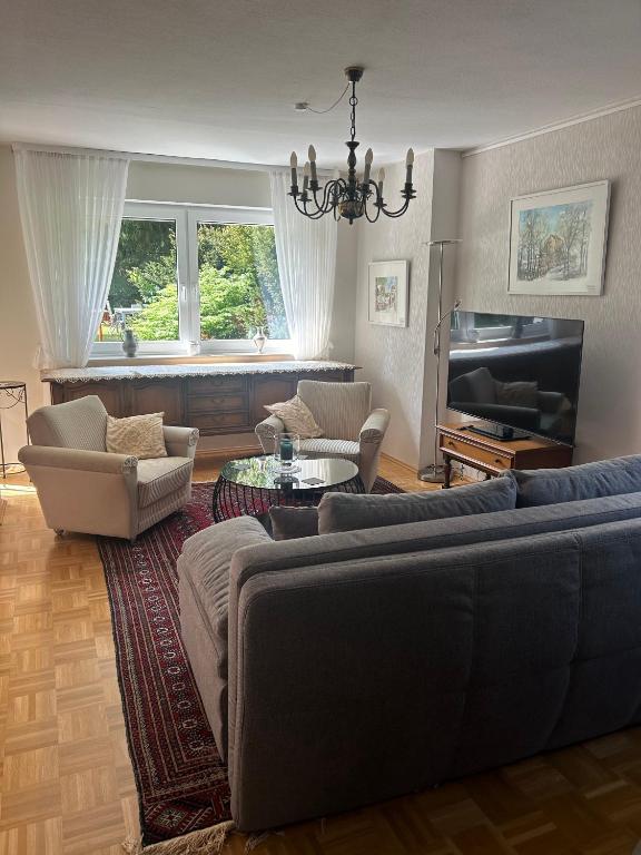 Ein Sitzbereich in der Unterkunft Eichendorff Garten Apartment, zentrumsnah, in direkter Nähe zur Universität