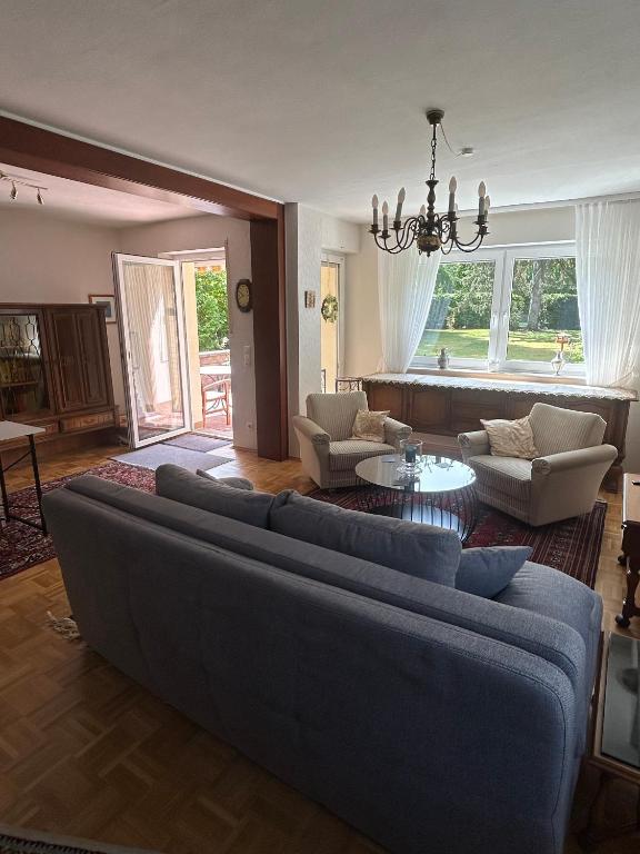 Ein Sitzbereich in der Unterkunft Eichendorff Garten Apartment, zentrumsnah, in direkter Nähe zur Universität