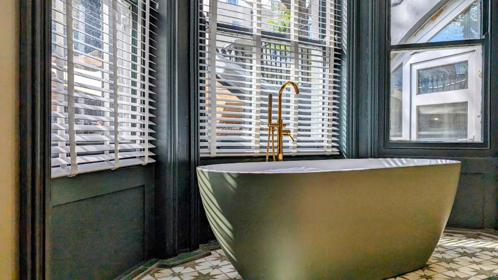 INNit Bliss - Deluxe Double Room With Bath