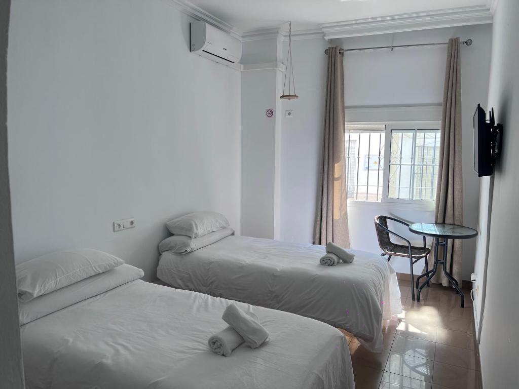 Naim Guest House Nerja - Twin Room