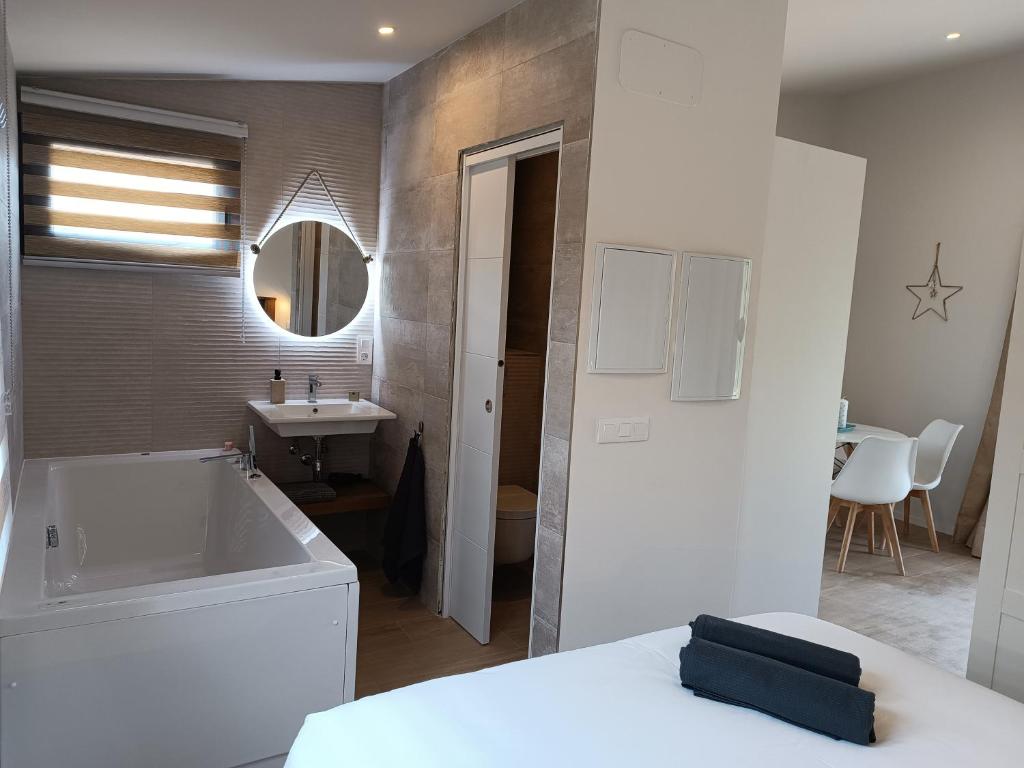 Postel nebo postele na pokoji v ubytování Casas Natura Suites