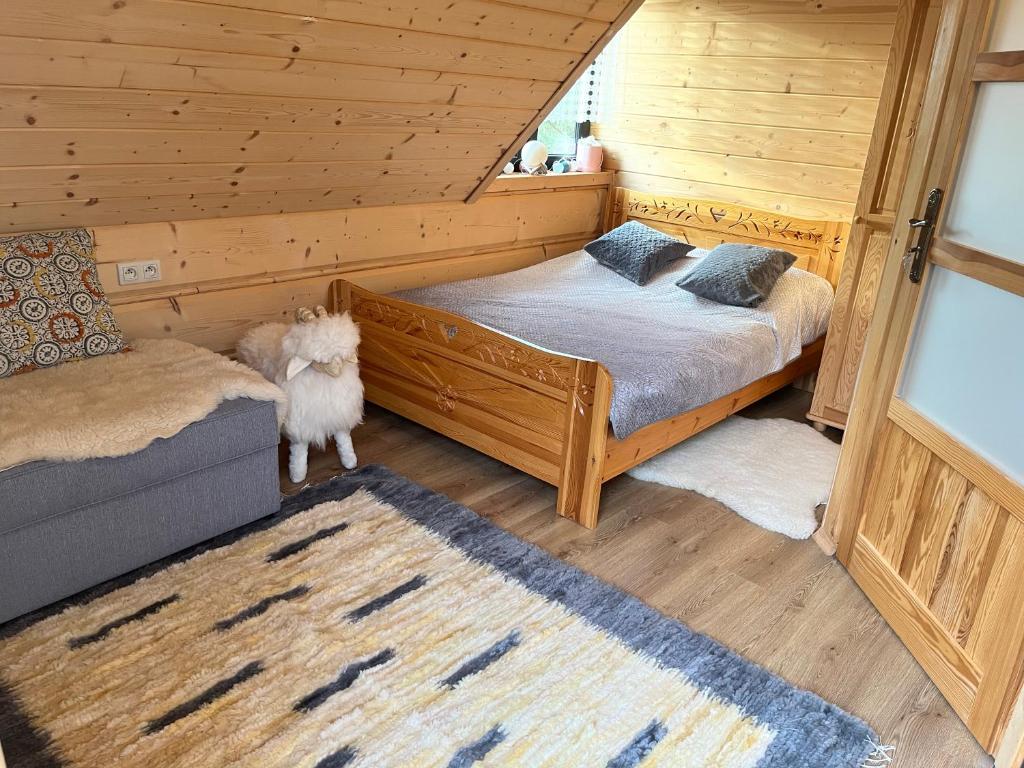 Posteľ alebo postele v izbe v ubytovaní Mazury "Willa Ślimakowo" w Pasymiu z jakuzzi, sauną, pomostem