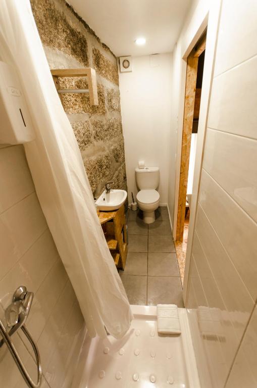 Uma casa de banho em Casa do Ribeirinho