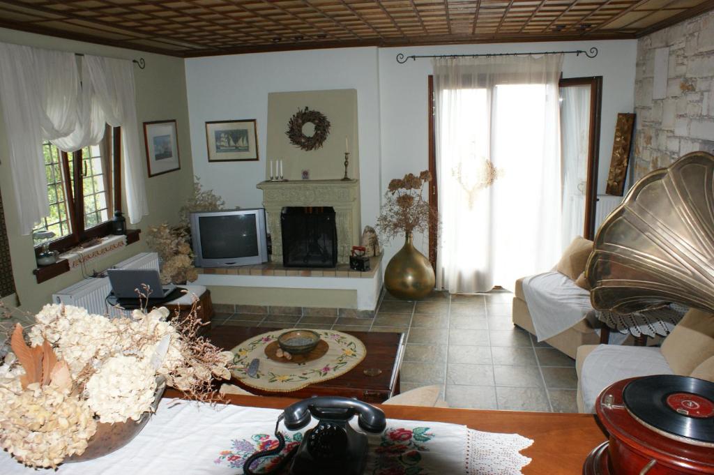 TV a/nebo společenská místnost v ubytování Guesthouse Kalosorisma