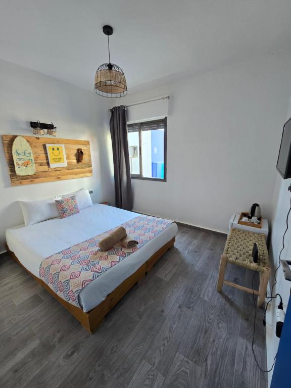 Una cama o camas en una habitación de Aloha chambres vue village