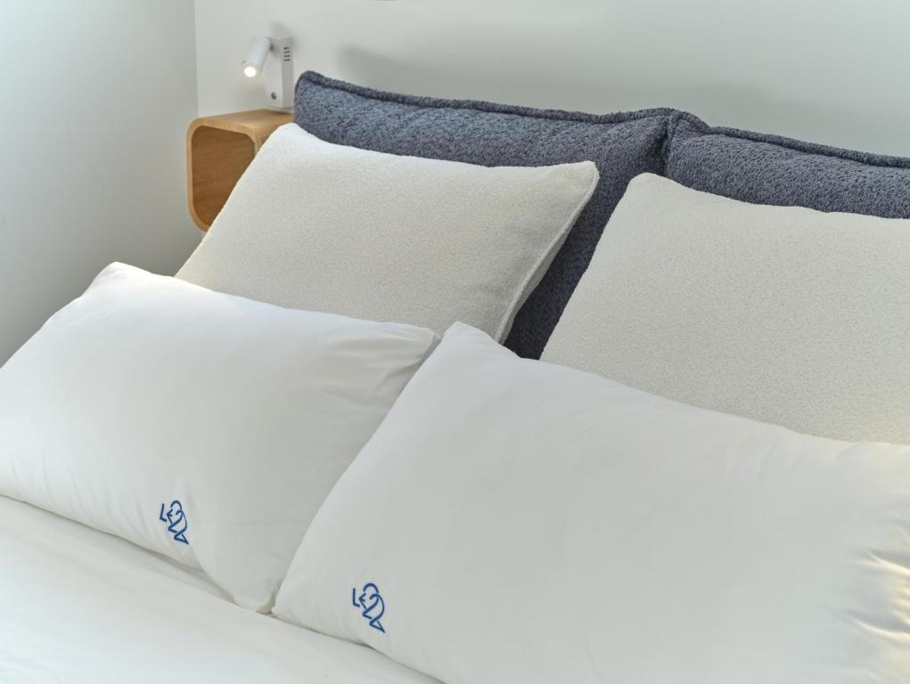 Postel nebo postele na pokoji v ubytování Villa Le22, 180 panoramic sea views, Paros