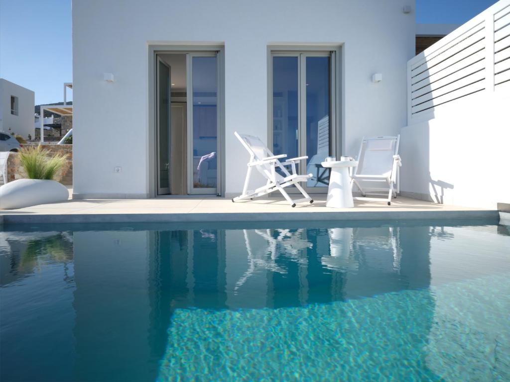Bazén v ubytování Villa Le22, 180 panoramic sea views, Paros nebo v jeho okolí