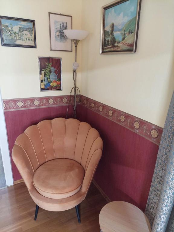 Een zitgedeelte bij Wohnung mit Charme in Pinsdorf