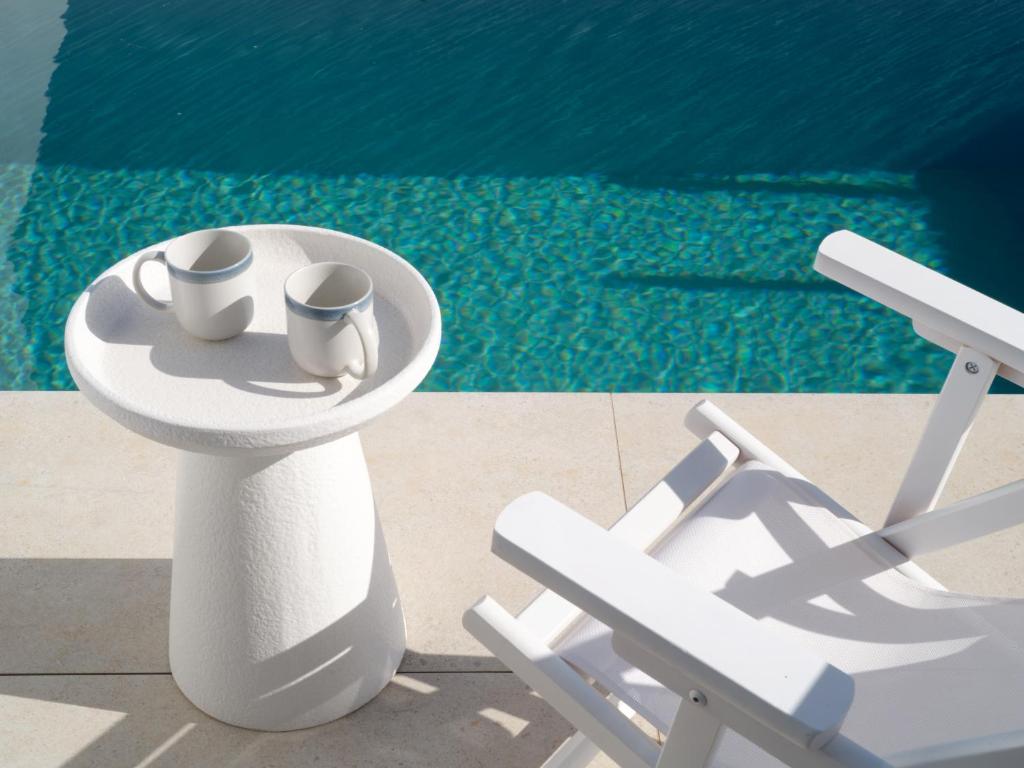 Bazén v ubytování Villa Le22, 180 panoramic sea views, Paros nebo v jeho okolí