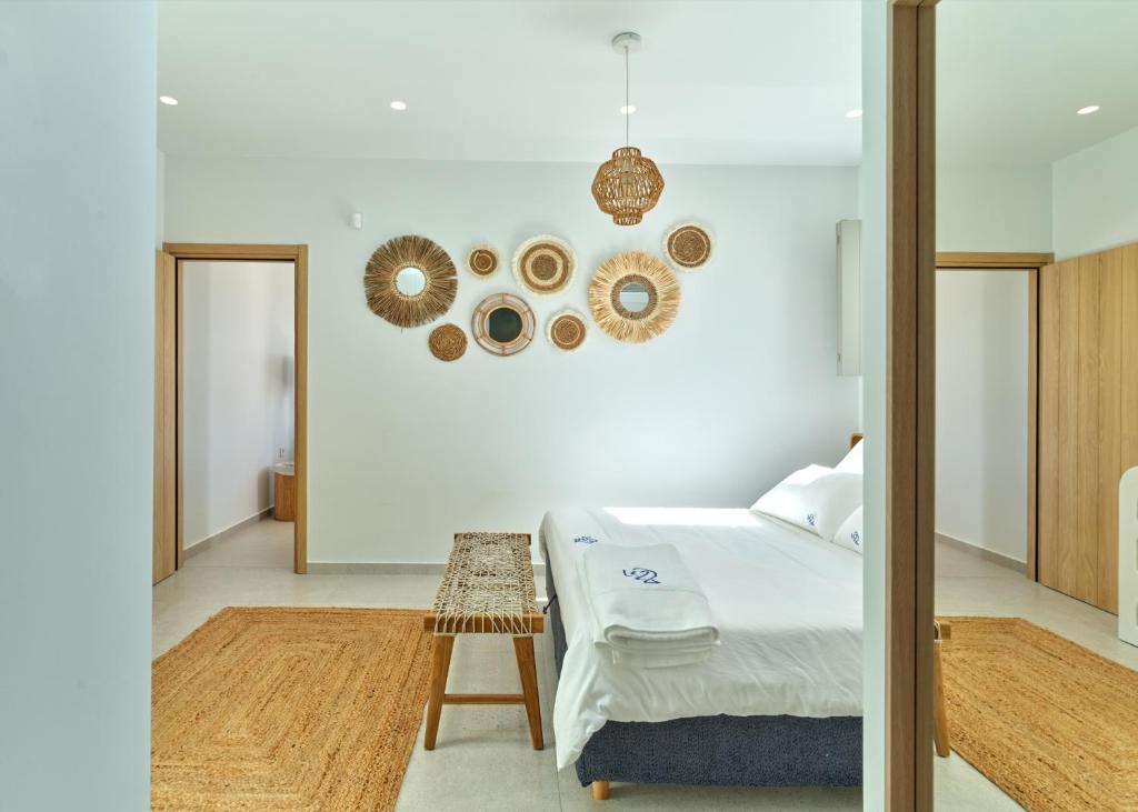 Postel nebo postele na pokoji v ubytování Villa Le22, 180 panoramic sea views, Paros