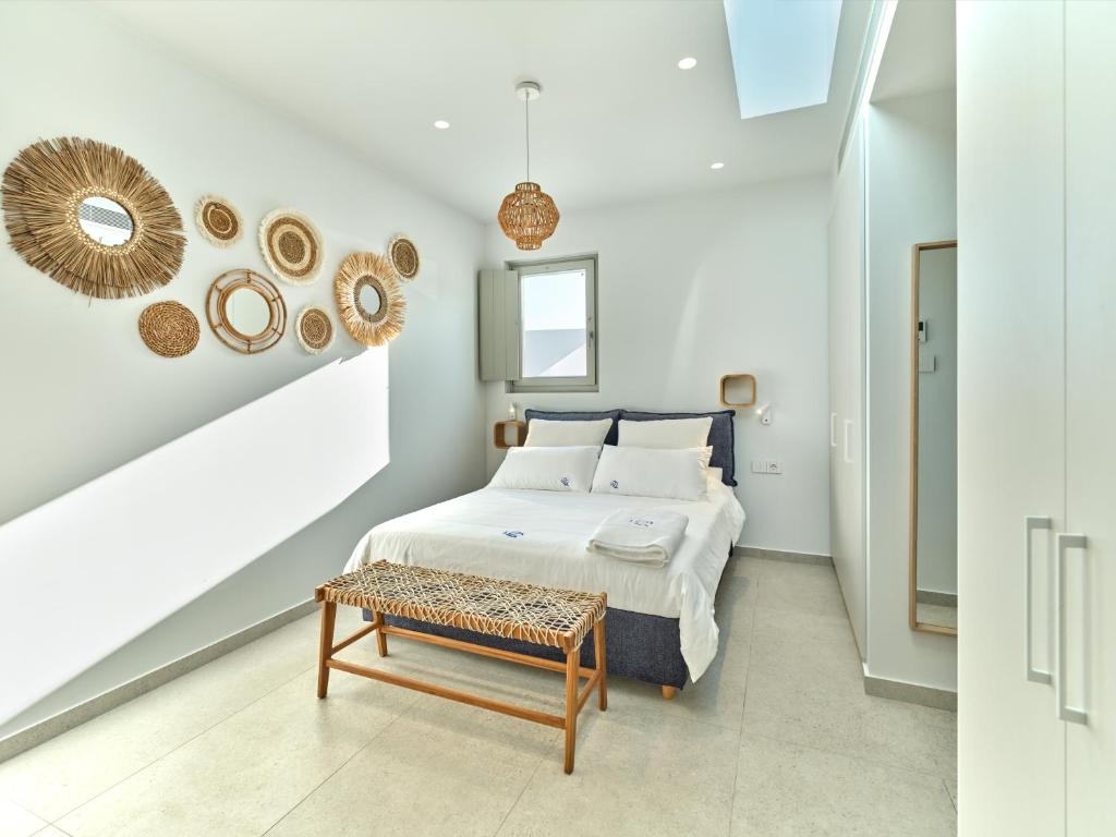 Postel nebo postele na pokoji v ubytování Villa Le22, 180 panoramic sea views, Paros