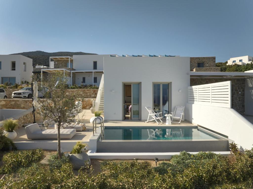 Bazén v ubytování Villa Le22, 180 panoramic sea views, Paros nebo v jeho okolí