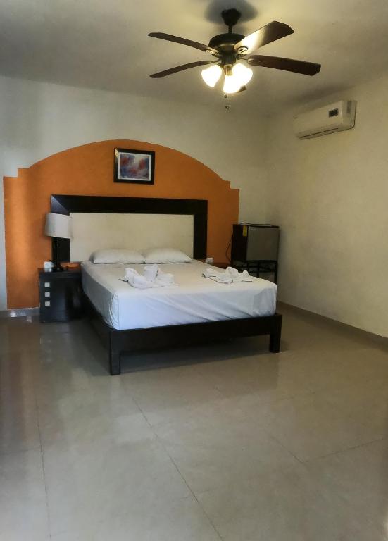 Postel nebo postele na pokoji v ubytování Hotel Quinta Marciala MX