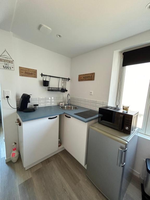 Kuchyň nebo kuchyňský kout v ubytování Appartement vue mer.